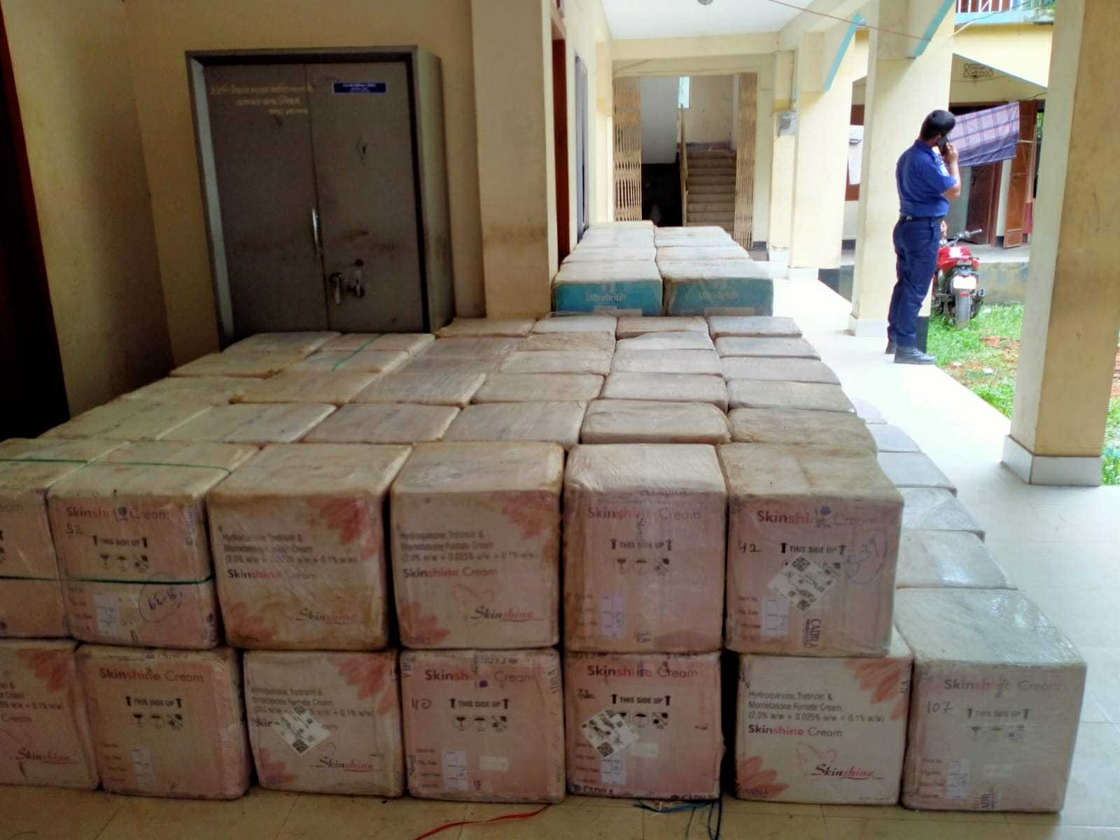 বিয়ানীবাজারে আড়াই কোটি টাকার ভারতীয় কসমেটিকস আটক করেছে পুলিশ