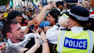 যুক্তরাজ্যের পার্লামেন্টের সামনে ‘প্যালেস্টাইন অ্যাকশনের’ সমর্থনে বিক্ষোভ, গ্রেপ্তার ৪ শতাধিক