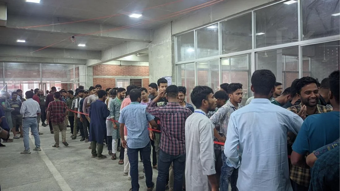 জাকসু নির্বাচনে ভোট গ্রহণে সময় বাড়ানো হলো কাজী নজরুল হলে