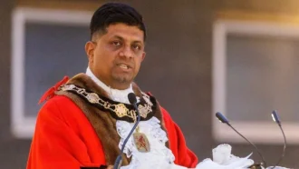 ৪১ বাংলাদেশি স্বজনকে ভিসা পাইয়ে দিতে লন্ডন মেয়রের জালিয়াতি