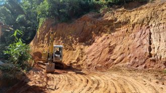 সিলেটে টিলা কেটে জরিমানা গুনলেন মতুর্জা হাসান