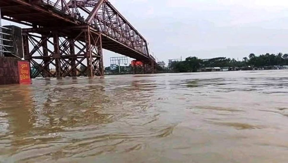 সিলেটে চোখ রাঙাচ্ছে বন্যা, বিপৎসীমা ছাড়িয়েছে সুরমা কুশিয়ারা