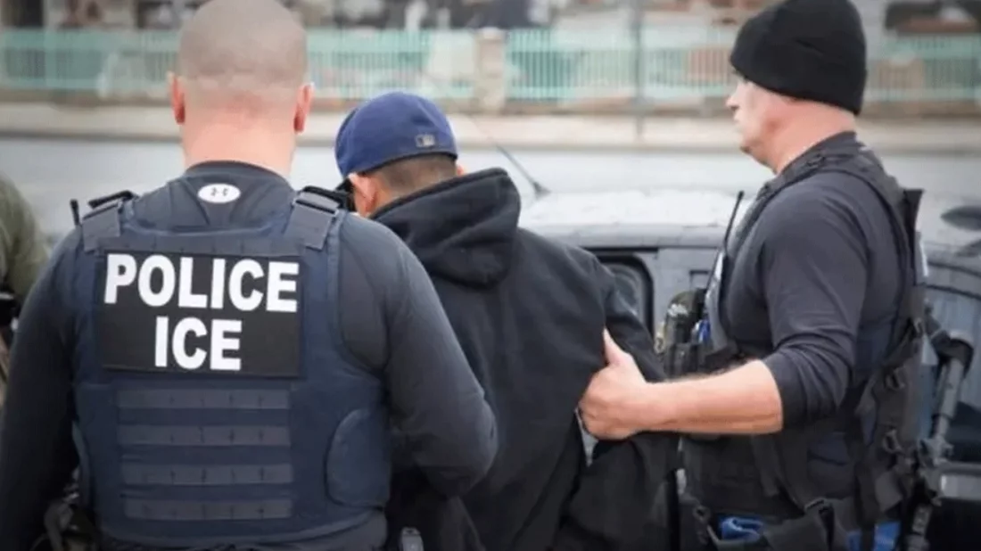 হাতে হাতকড়া, শরীরে শিকল— অপমানজনকভাবে দেশে ফিরছে বাংলাদেশিরা