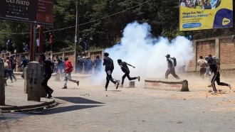 জেন-জি বিক্ষোভের মুখে আরেক দেশের সরকার পতন