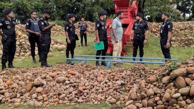 সিলেটে সাদাপাথর উদ্ধারে র‌্যাবের অভিযান
