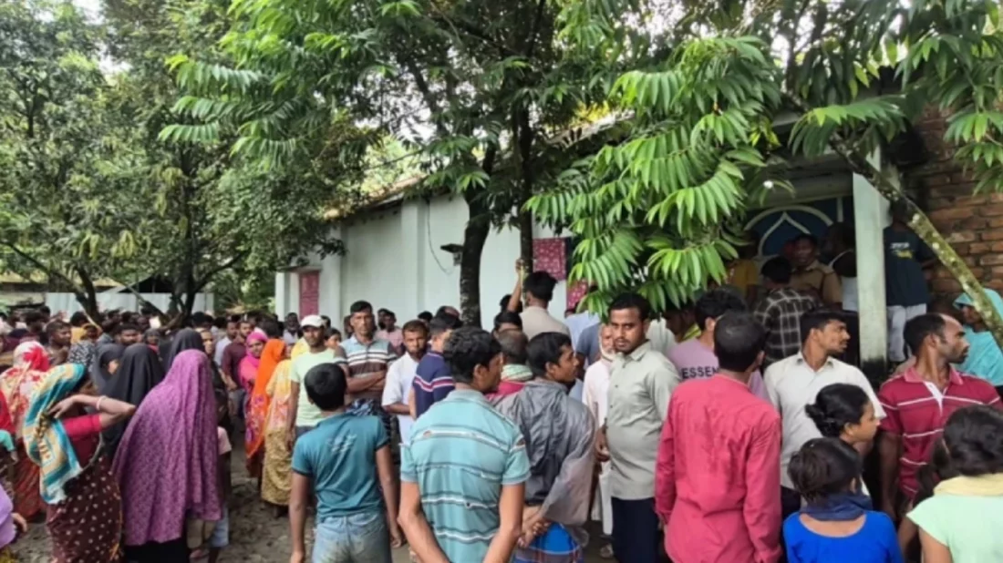 বগুড়ায় মা-ছেলেকে কুপিয়ে হত্যা