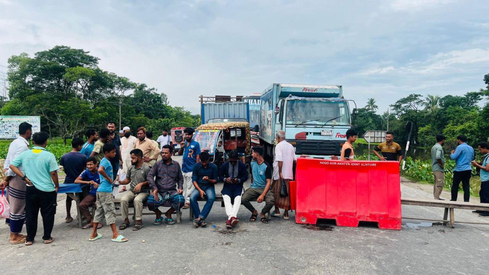 ঢাকা-সিলেট মহাসড়ক অবরোধ, যান চলাচল বন্ধ