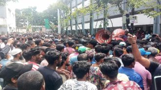 সিলেটে ব্যাটারিচালিত রিকশার পারমিট চান চালকরা : মিছিল নিয়ে ডিসি অফিসে