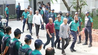 ১৫ সেনা কর্মকর্তাকে গ্রেপ্তার দেখিয়ে কারাগারে পাঠানোর নির্দেশ