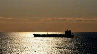 বাংলাদেশে আসা চালানসহ ৫০টির বেশি প্রতিষ্ঠান-জাহাজের বিরুদ্ধে মার্কিন নিষেধাজ্ঞা