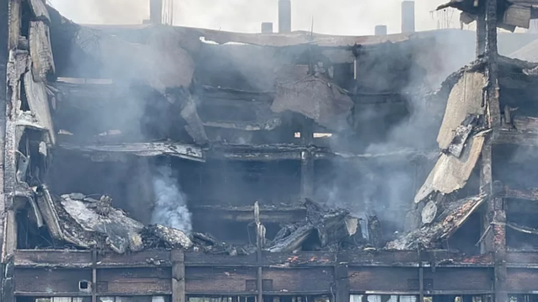 আগুনের ক্ষত নিয়ে দাঁড়িয়ে বিধ্বস্ত ভবনটি, বেকারের শঙ্কায় শত শত শ্রমিক