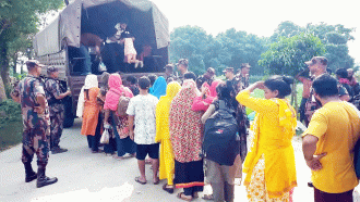 সীমান্ত দিয়ে নারী-শিশুসহ ৬০ বাংলাদেশিকে ফেরত দিয়েছে বিএসএফ