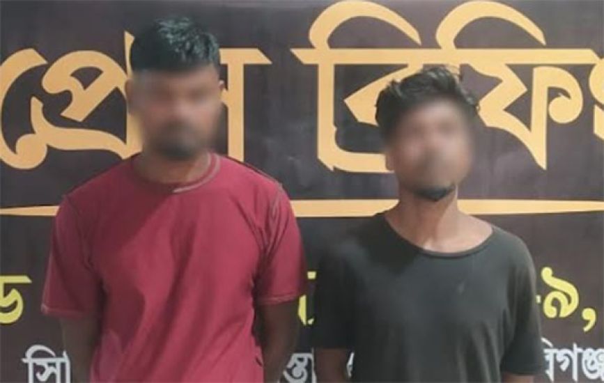 যে কারনে ২ জনকে ধরলো র‌্যাব