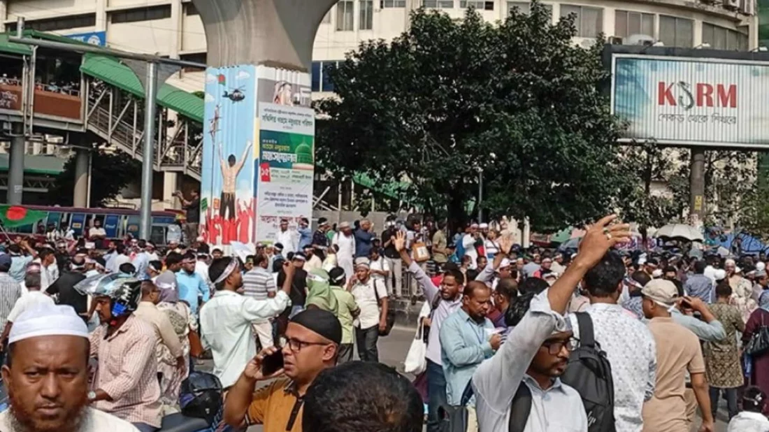 শাহবাগ অবরোধ করেছেন এমপিওভুক্ত শিক্ষকরা