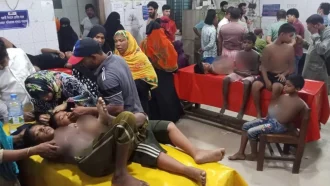 স্কুলের ছাদ থেকে লাফিয়ে আহত ৩ শিক্ষার্থী