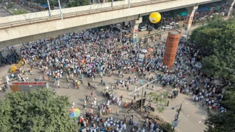 ‘লং-মার্চ টু যমুনা’ ঘোষণা দিয়ে শাহবাগ ব্লকেড ছাড়লেন শিক্ষকেরা