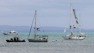 এখনো ছুটছে ৪ জাহাজ, ফিলিস্তিনের জলসীমায় পৌঁছেছে দুটি