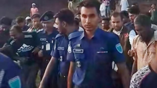 সিলেটে দুই বোনের ঝগড়ায় ছোট বোনের বিষপান : প্যারোলে জানাজায় বাবা