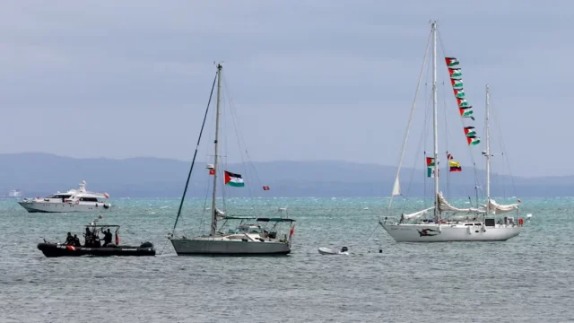 এখনো ছুটছে ৪ জাহাজ, ফিলিস্তিনের জলসীমায় পৌঁছেছে দুটি