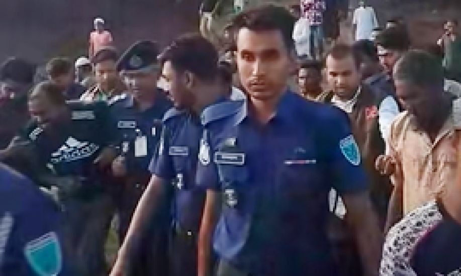 সিলেটে দুই বোনের ঝগড়ায় ছোট বোনের বিষপান : প্যারোলে জানাজায় বাবা