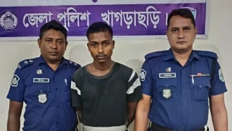 হত্যার পর গলায় রশি বেঁধে বাবার মরদেহ ঝুলিয়ে রাখে ছেলে