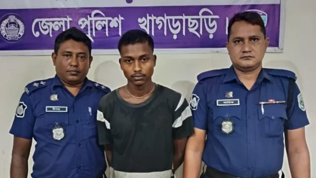 হত্যার পর গলায় রশি বেঁধে বাবার মরদেহ ঝুলিয়ে রাখে ছেলে