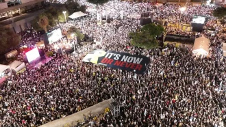 ট্রাম্পের যুদ্ধবিরতি চুক্তির সমর্থনে রাস্তায় নেমেছে হাজার হাজার ইসরায়লি