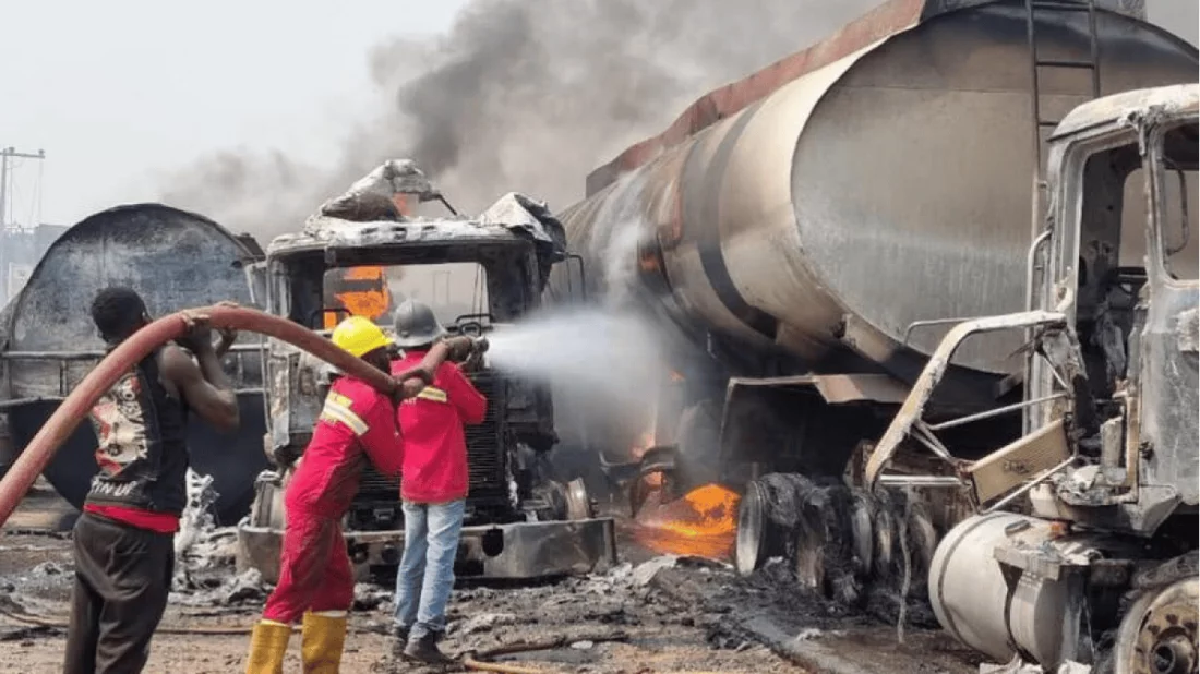 নাইজেরিয়ায় জ্বালানি ট্যাঙ্কারে বিস্ফোরণ, নিহত অন্তত ৩৮