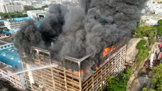 চট্টগ্রাম ইপিজেডে পোশাক কারখানায় আগুন, নিয়ন্ত্রণে ফায়ার সার্ভিসের ১৫ ইউনিট