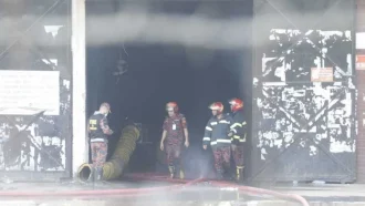 বিমানবন্দরে আগুনে পুড়লো ব্যবসায়ীদের স্বপ্ন, ২১ ঘণ্টা পরও উড়ছে ধোঁয়া