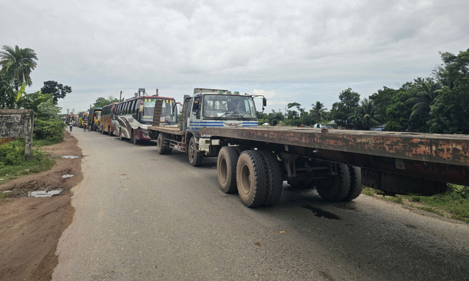 কুমিল্লা-সিলেট মহাসড়কে ১০ কিলোমিটার যানজট