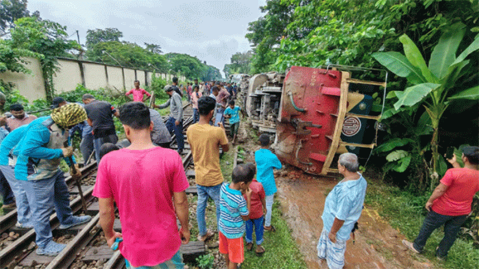 সিলেটে ট্রেন দুর্ঘটনায় ২ জন বরখাস্ত : দুই তদন্ত কমিটি
