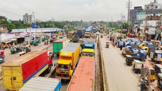 সিলেট-ঢাকা মহাসড়কে দু র্ভো গে হাজার হাজার যাত্রী