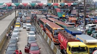 ঘরমুখো মানুষের ঢল, ঢাকা-সিলেট মহাসড়কে তীব্র যানজট