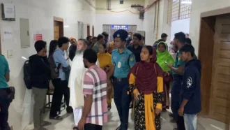 বাসায় ঢুকে বিচারকের ছেলেকে হত্যা, স্ত্রীকেও জখম