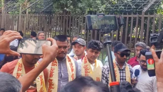 শেখ হাসিনার মামলার রায় শুনতে ট্রাইব্যুনালে আহত জুলাইযোদ্ধারা
