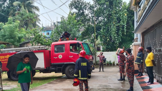 চৌকিদেখিতে বৈদ্যুতিক তারে আগুন : অল্পের জন্য রক্ষা