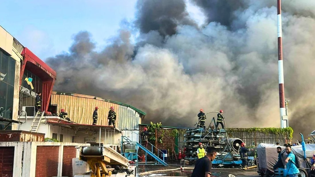 শাহজালাল বিমানবন্দরের পোড়া কার্গো কমপ্লেক্সের ভল্ট ভেঙে আগ্নেয়াস্ত্র চুরি