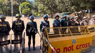 ধানমন্ডি ৩২ থেকে এক্সকাভেটর সরিয়ে নেওয়া হয়েছে