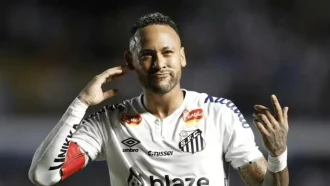 ইনজুরি নিয়েই মাঠে নেইমার, গোল-অ্যাসিস্টে জয় পেল সান্তোস