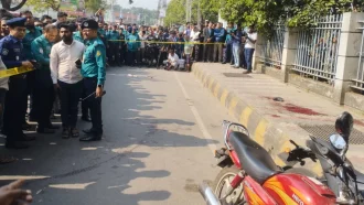 খুলনায় আদালত চত্বরে দু’জনকে গুলি করে হত্যা