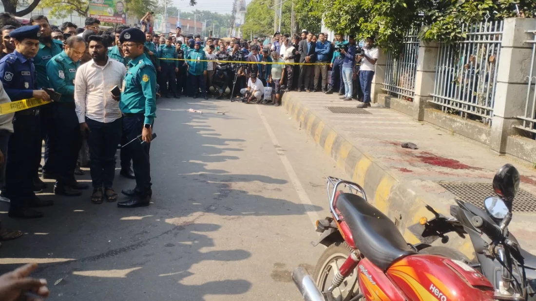 খুলনায় আদালত চত্বরে দু’জনকে গুলি করে হত্যা