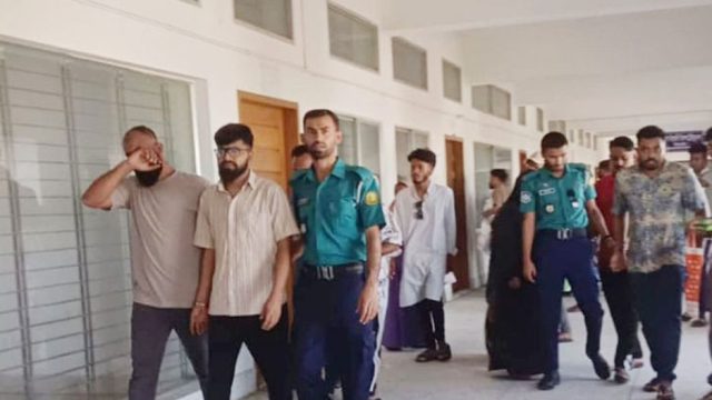 এমসি কলেজ ছাত্রাবাসে গৃহবধূ ধ র্ষ ণ : দুই মামলার যুক্তিতর্ক হয়নি