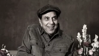 বলিউডের কিংবদন্তি অভিনেতা ধর্মেন্দ্র মারা গেছেন