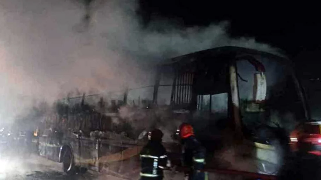 টাঙ্গাইল ও ফেনীতে দুই বাসে আগুন