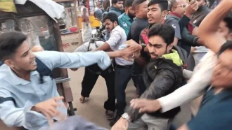 বাউল আবুল সরকারের মুক্তির দাবিতে খুলনায় মানববন্ধনে হামলা, আহত কয়েকজন