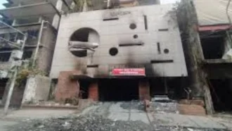 আওয়ামী লীগের কেন্দ্রীয় কার্যালয়ে আগুন