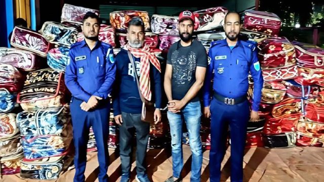 সীমান্ত দিয়ে আসছে ভারতীয় কম্বল, আটক ২