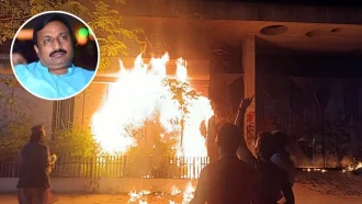 নিজাম হাজারীর বাড়িতে আগুন দিলো বিক্ষোভকারীরা