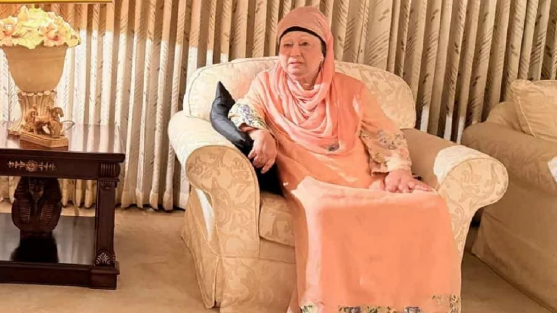 খালেদা জিয়াকে সিঙ্গাপুর বা ইউরোপে নেওয়ার প্রস্তুতি চলছে, প্রস্তুত এয়ার অ্যাম্বুলেন্স